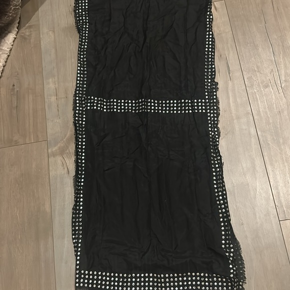 Black scarf with nail head studs - Picture 4 of 6